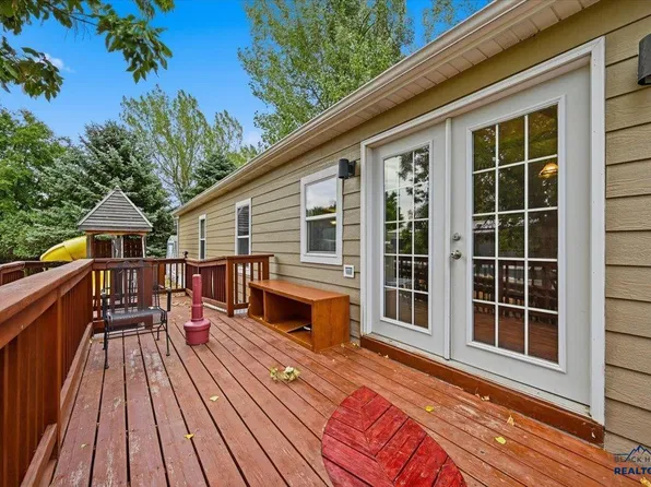 1106 Roughlock Ln, Spearfish, SD 57783
