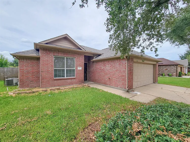 16006 Hiram Clarke Rd — Photo 3