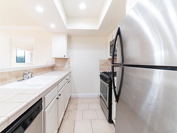 5th image of 1510 S Barrington Ave APT 101