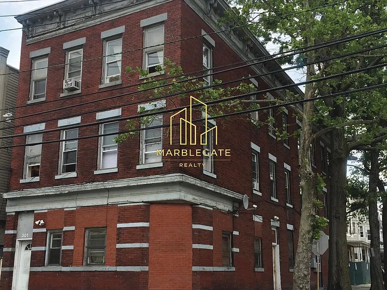 301 3rd St #11A — Photo 1