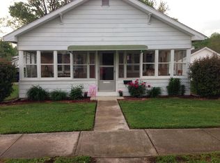 518 W Water St, Paoli, IN 47454