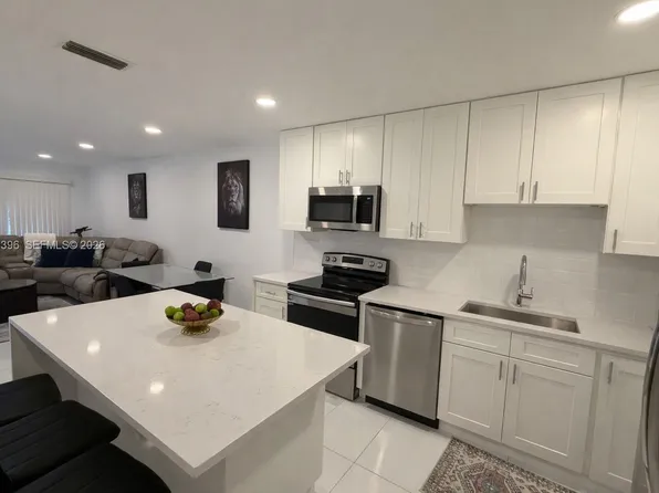 230 NE 9th Ave, Deerfield Beach, FL 33441