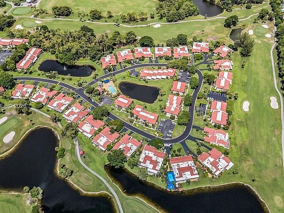 2nd image of 8535 Casa Del Lago #F