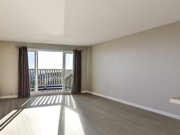 4th image of 821 Burnett Ave APT 2