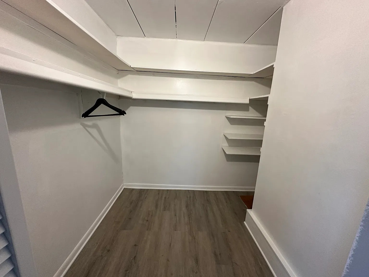 2 bed, 1300 sqft, $2,400 — Photo 3
