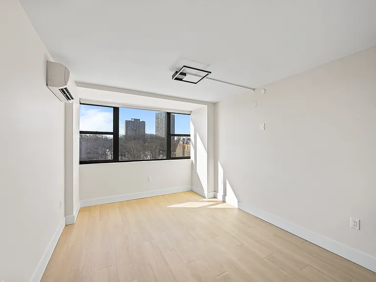 Cosmo 440 Luxury Apartments — Photo 30