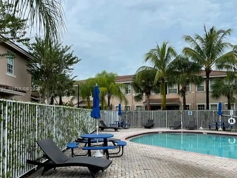 211 Las Brisas Cir #211 — Photo 15