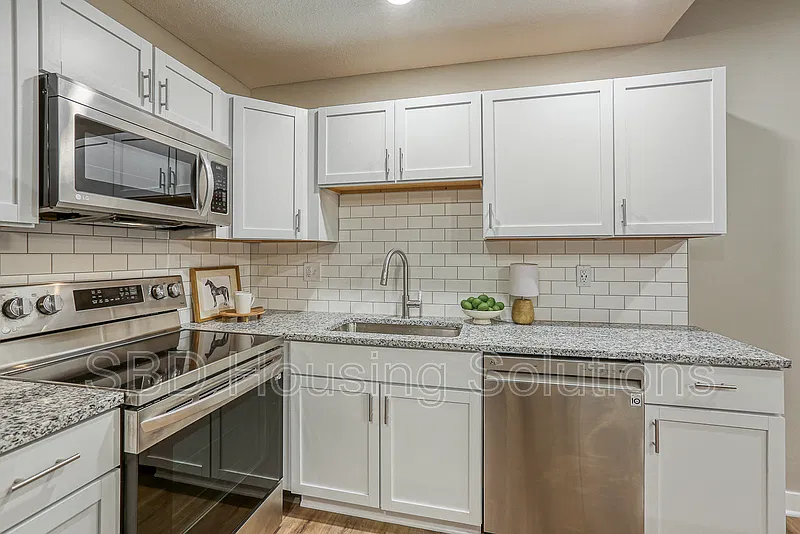 4 bed, 2.5 bath, $1,675 — Photo 3