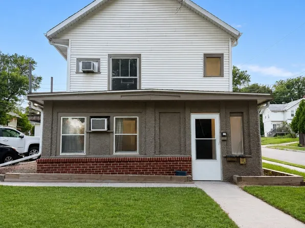 686 34th St, Des Moines, IA 50312