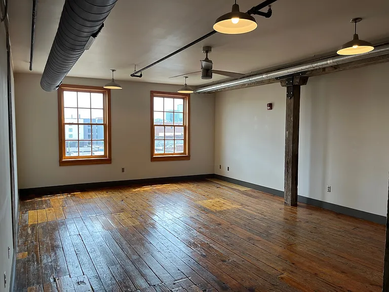 222 N Central St — Photo 6