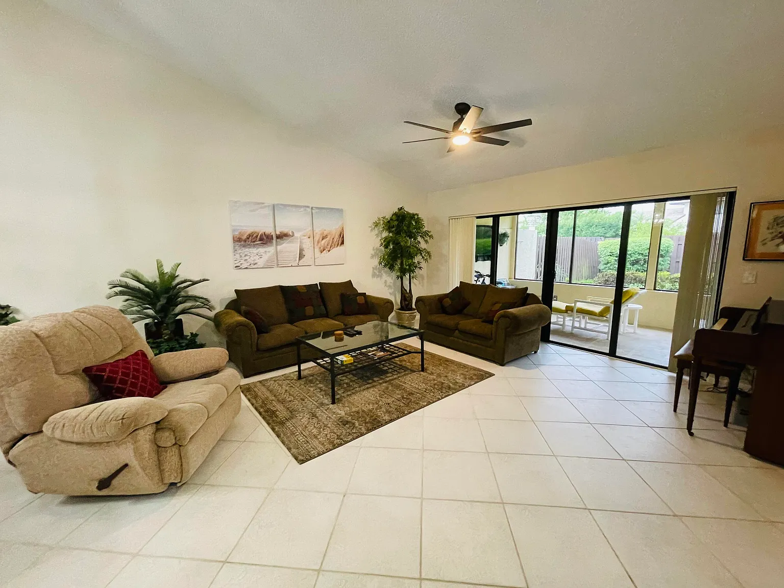 2 bed, 2.0 bath, 1369 sqft, $4,850 — Photo 3
