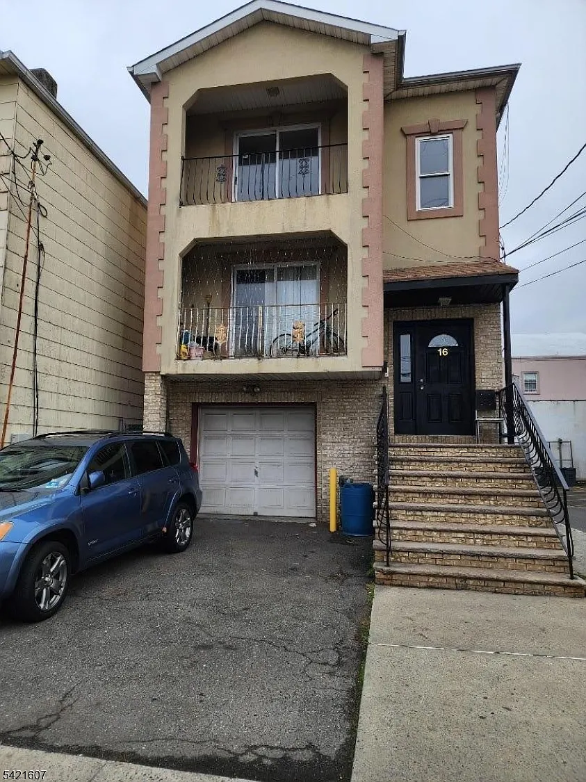 Building Photo - 16 5th St #2