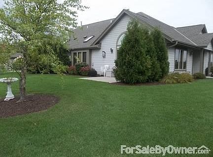 Back yard
						:
						Facing Condo