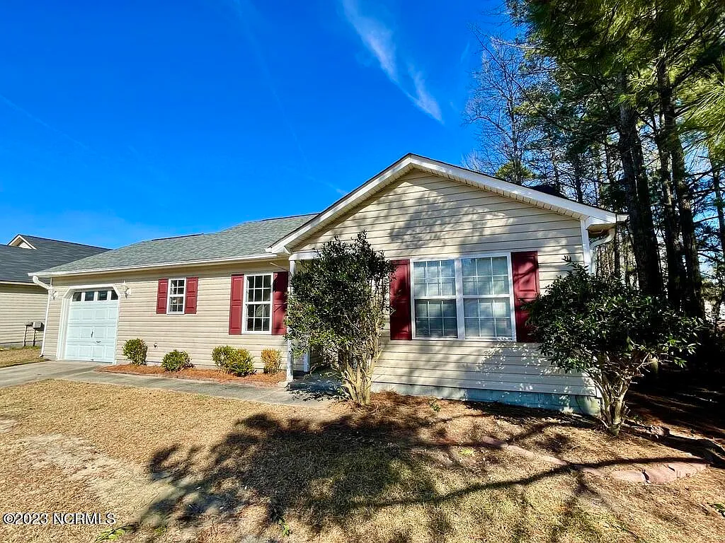 3 bed, 2.0 bath, 1285 sqft, $1,800 — Photo 2