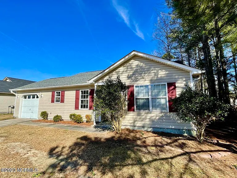 104 Sweet Bay Dr — Photo 2