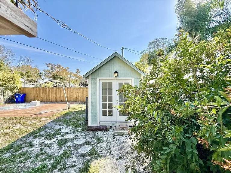 713 Smith St — Photo 63
