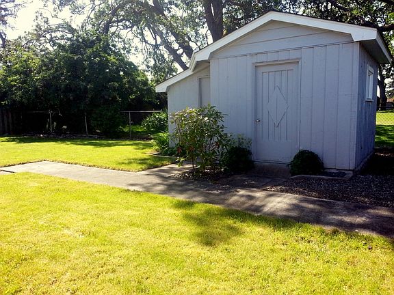 3rd image of 1089 SE 6th Ave