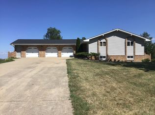 7288 29th Ave, Newhall, IA 52315