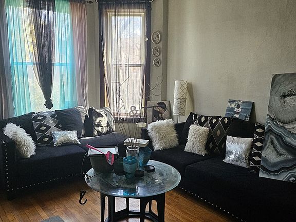 5th image of 2536 S Avers Ave