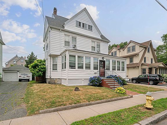 3rd image of 118 E Elm Ave