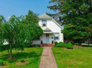 53 Community Rd, Bay Shore, NY 11706