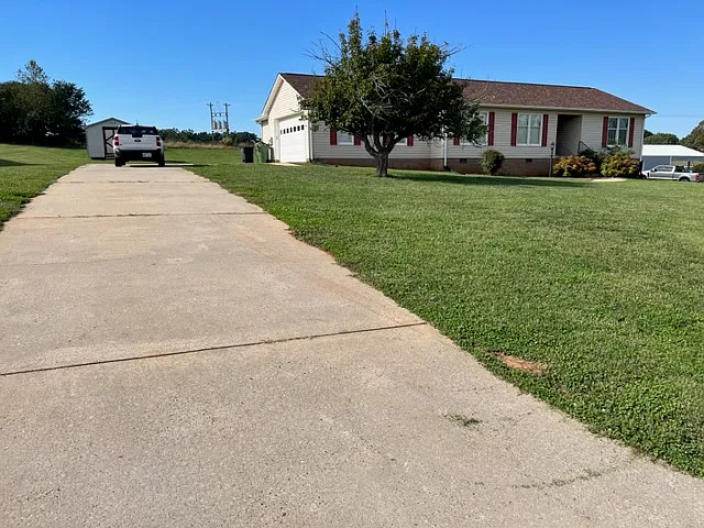 3 bed, 1853 sqft, $2,100 — Photo 2