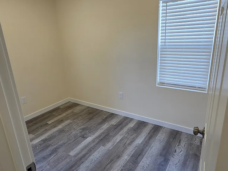 730 Myrtine St — Photo 16