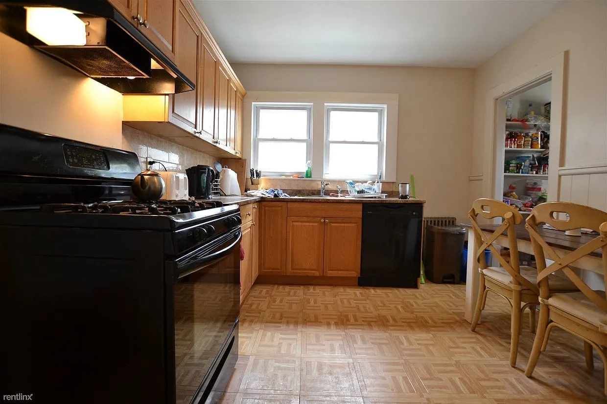 18 Hunnewell Ave — Photo 3