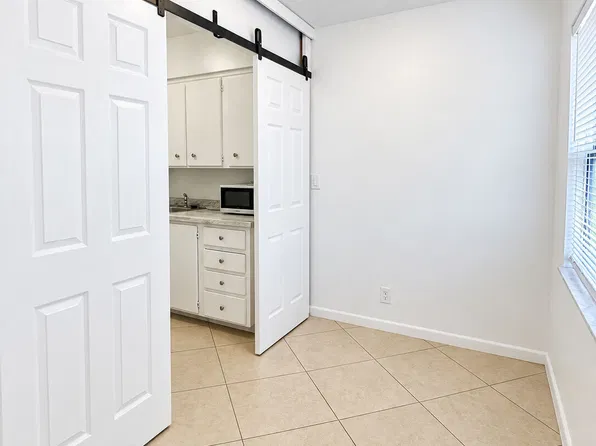 14 SE 9th Ave APT 2, Fort Lauderdale, FL 33301