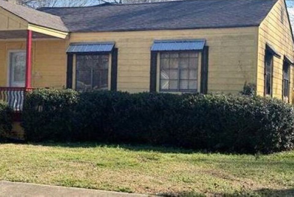 2nd image of 609 39th Pl