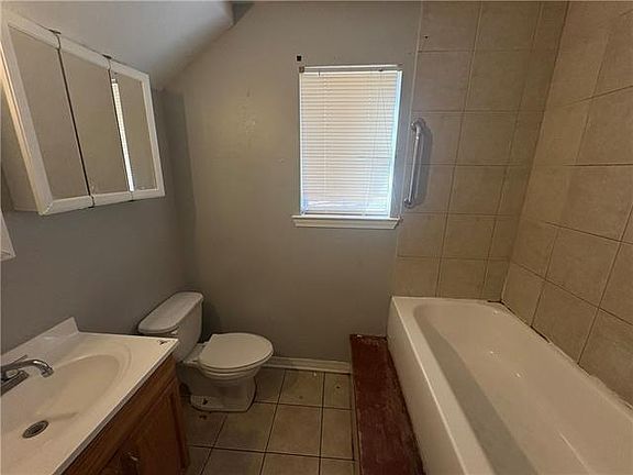 4th image of 312 W Liberaux St Unit A