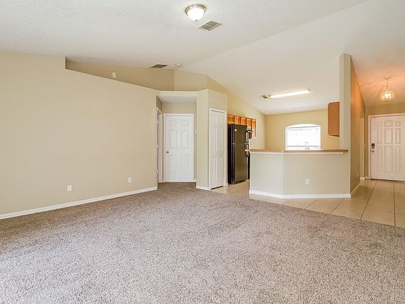 4th image of 888 Superior St