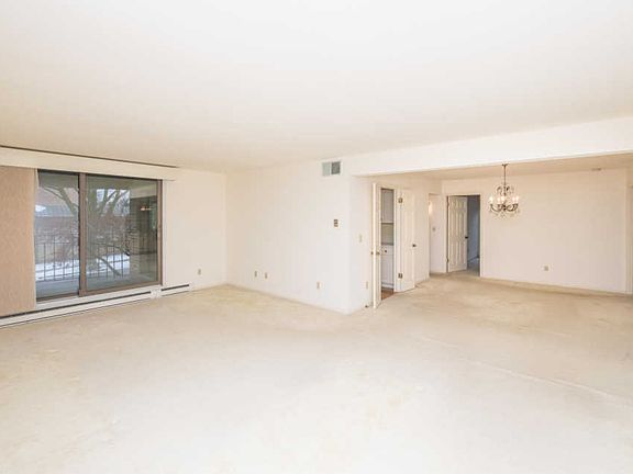 2nd image of 3916 N Oakland Ave Unit 121