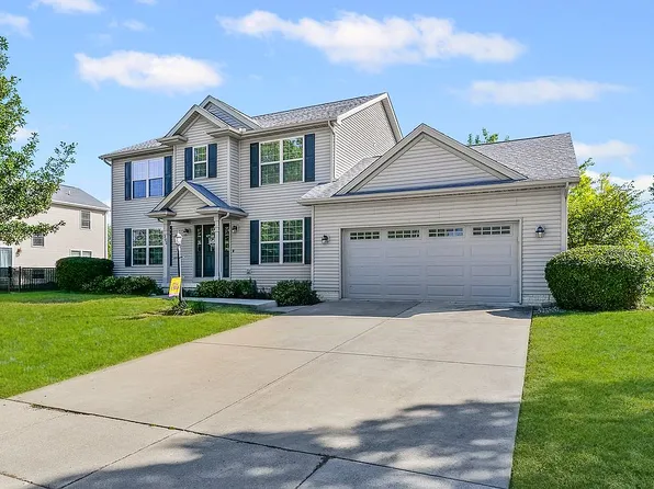302 Harlan Wise Dr, Saint Joseph, IL 61873