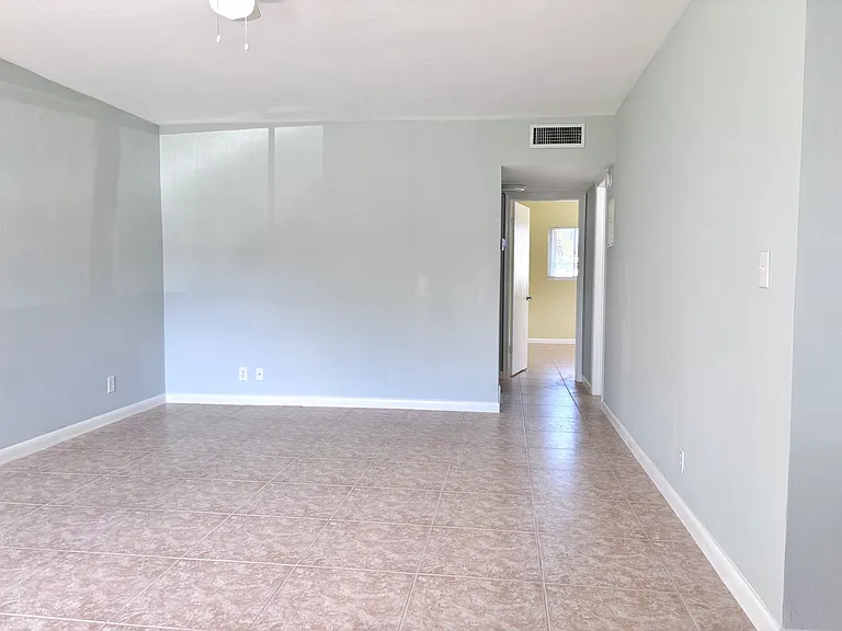 1950 Lake Osborne Dr #3 — Photo 4