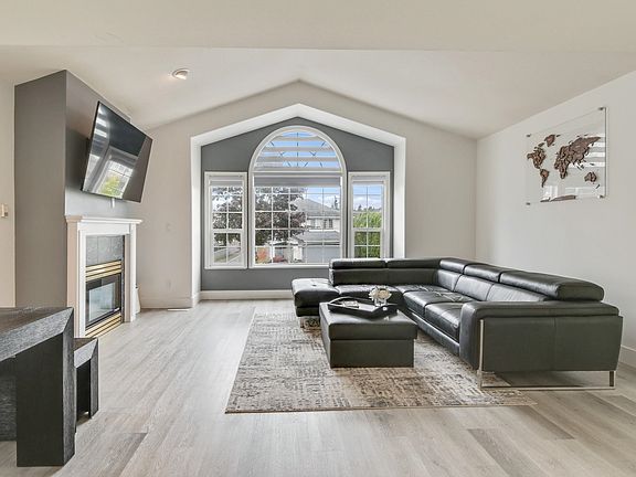 3rd image of 5047 215th St