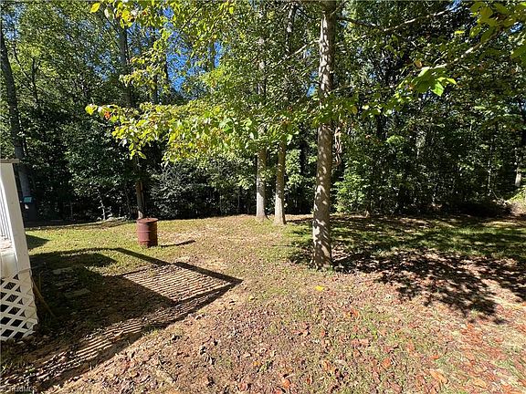 4th image of 220 Angieline Dr