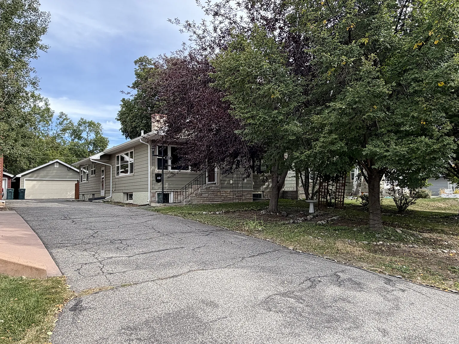 1019 Poly Dr — Photo 3