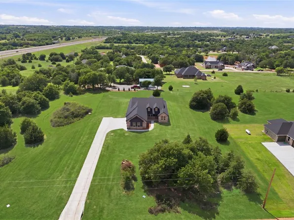 1240 Twin Oaks Dr, Blanchard, OK 73010