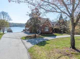 102 E Peninsula Dr, Laurens, SC 29360