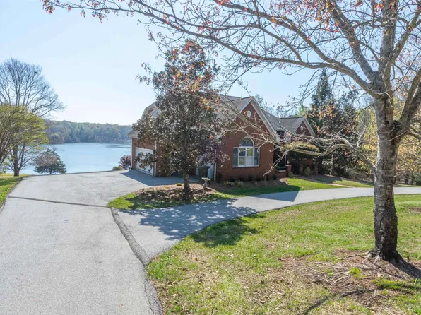 102 E Peninsula Dr, Laurens, SC 29360