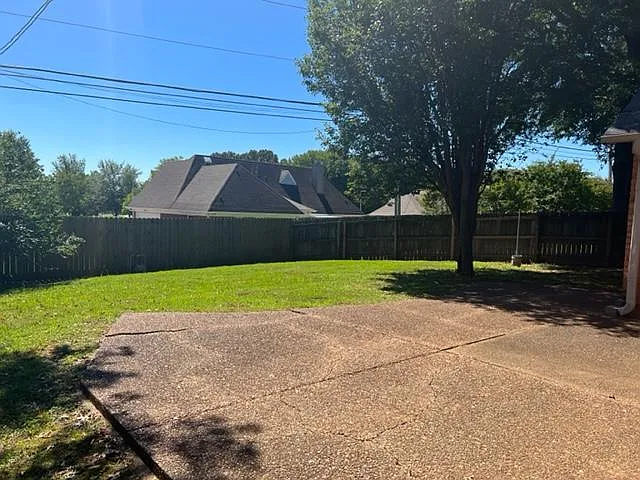 8511 Shingle Oaks Dr — Photo 3