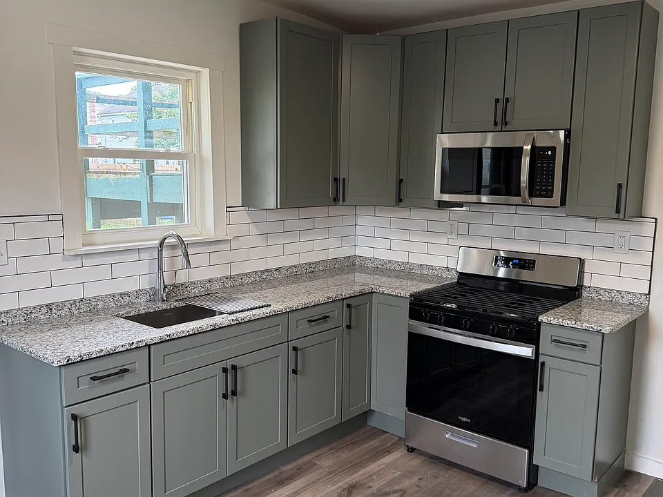 418 S Front St #1