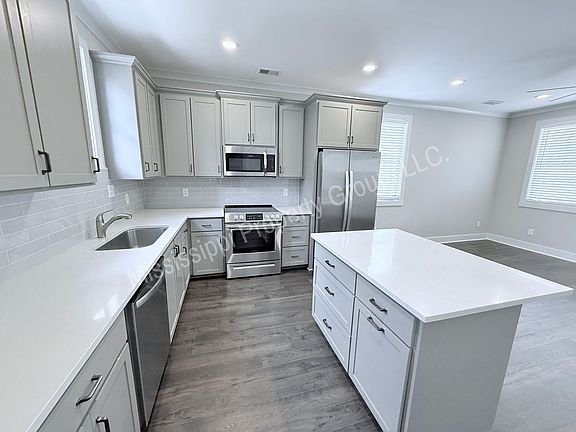 5th image of 1212 Ivy Rd
