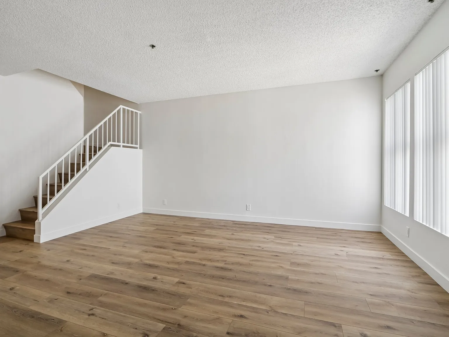 2 bed, 827 sqft, $2,395 — Photo 3