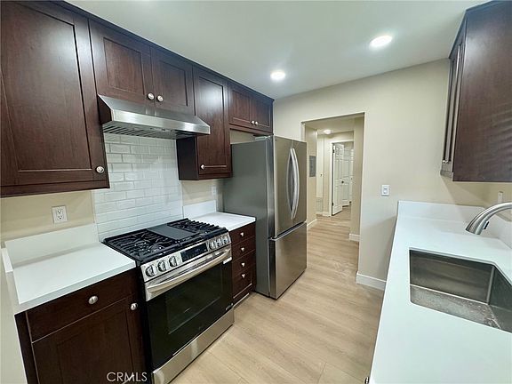 3rd image of 357 N Vermont Ave
