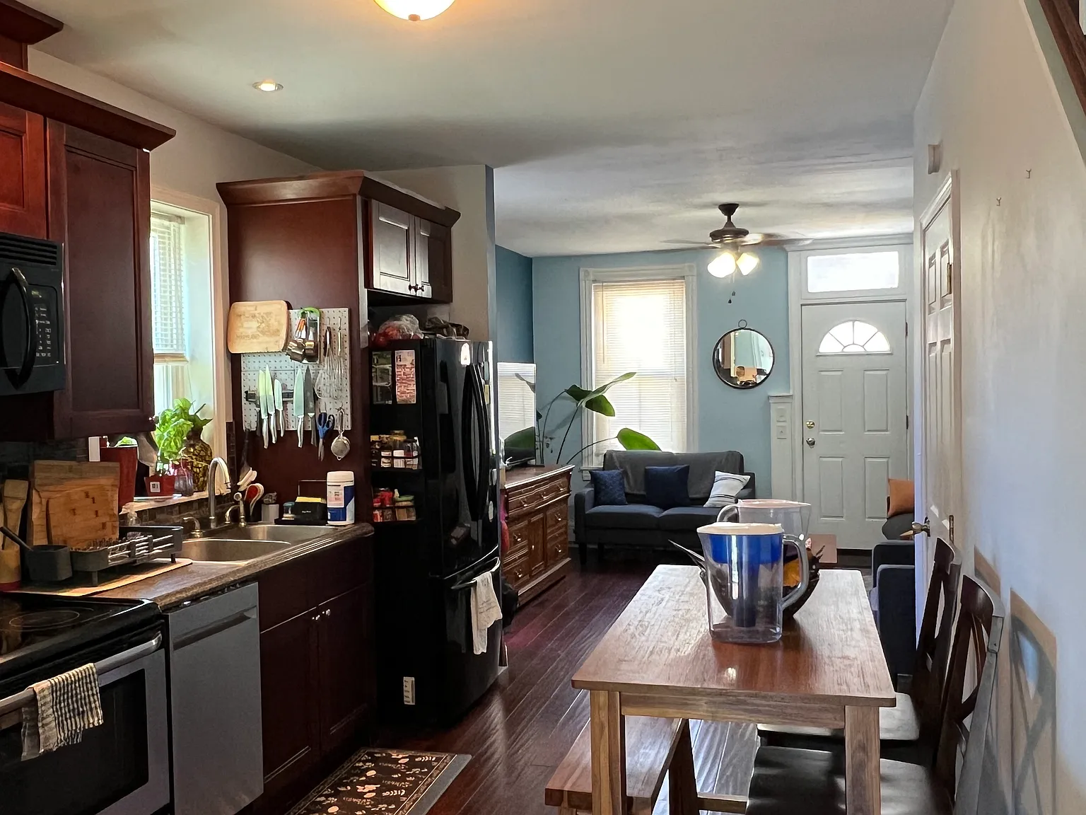 3 bed, 1.5 bath, 1200 sqft, $2,300 — Photo 4