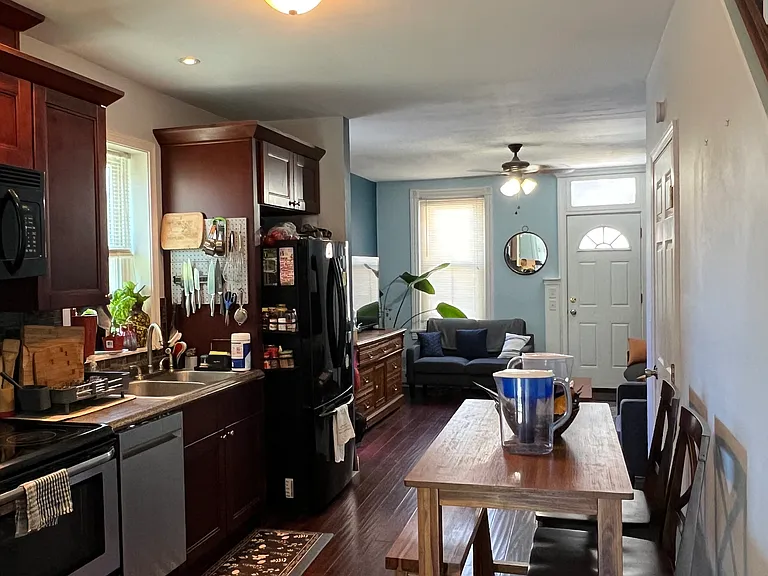 422 Gold St — Photo 4
