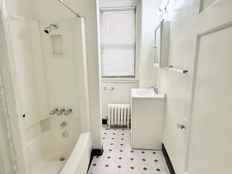 2827 28th St NW #11 — Photo 10