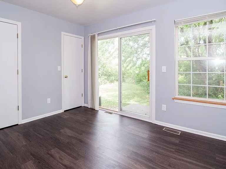 855 Regent Dr — Photo 12